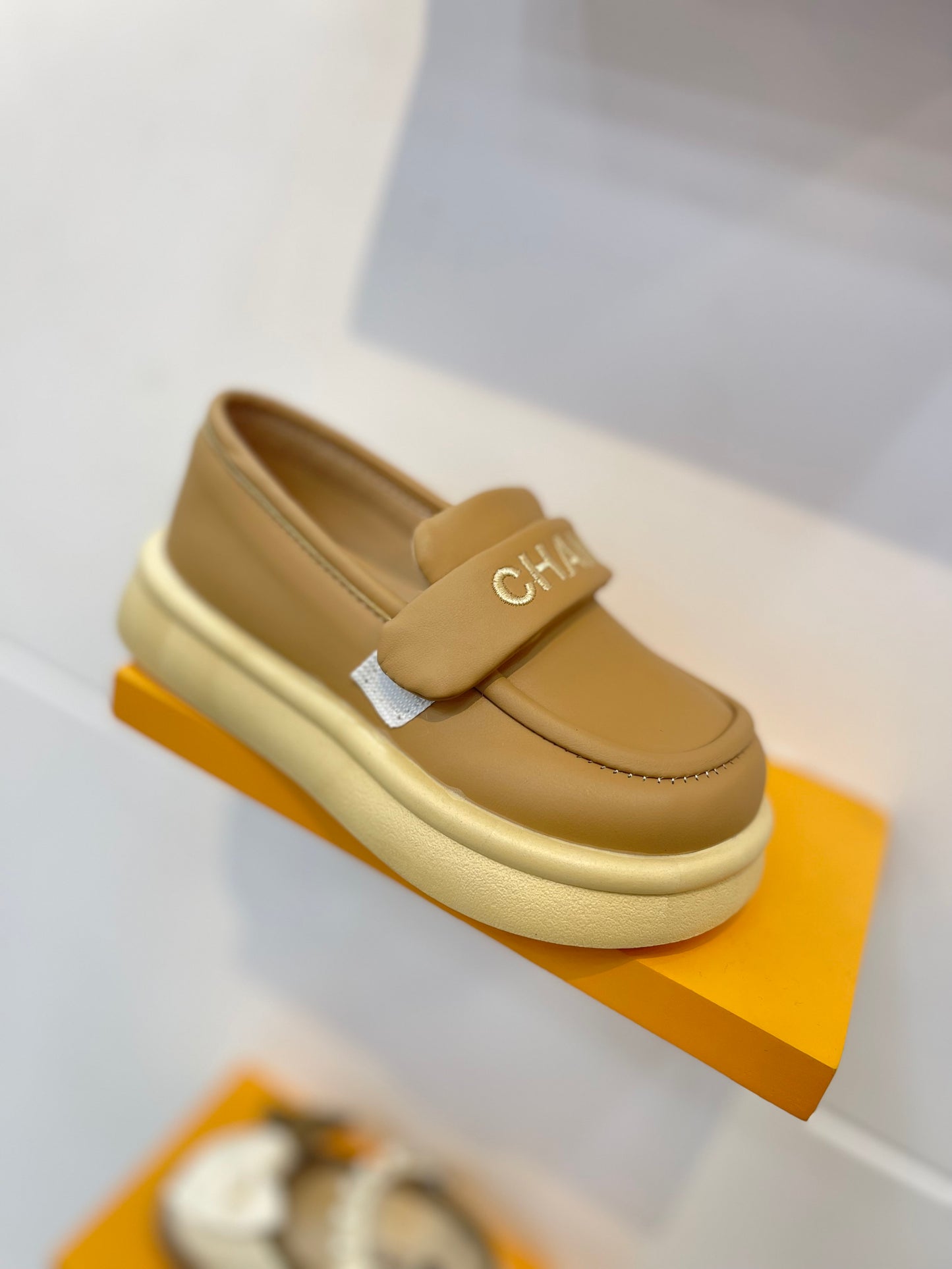 حذاء جوزي قاعدة اوفوايت