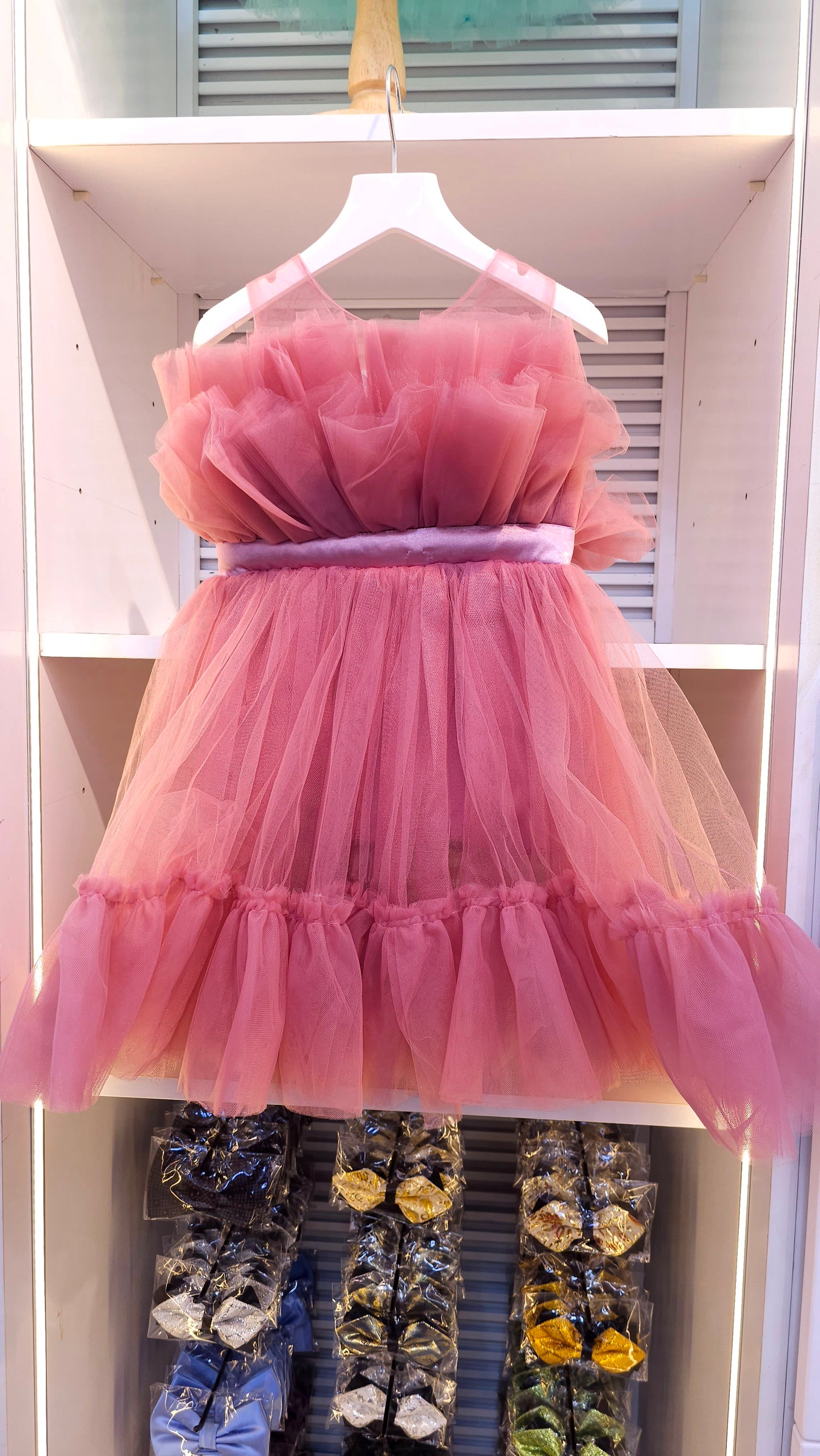 بدلة بثلاثة الوان