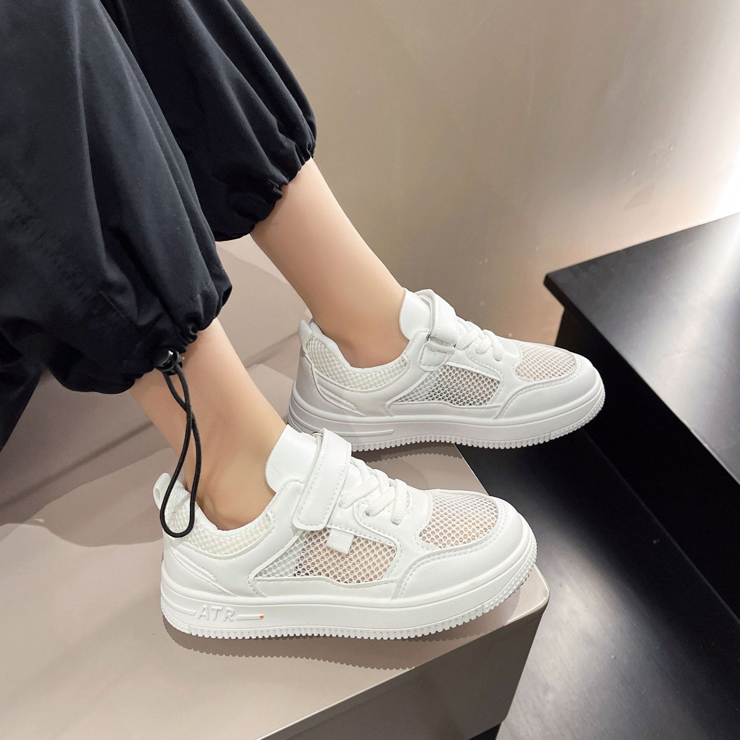 ترينشوز ابيض لزكة