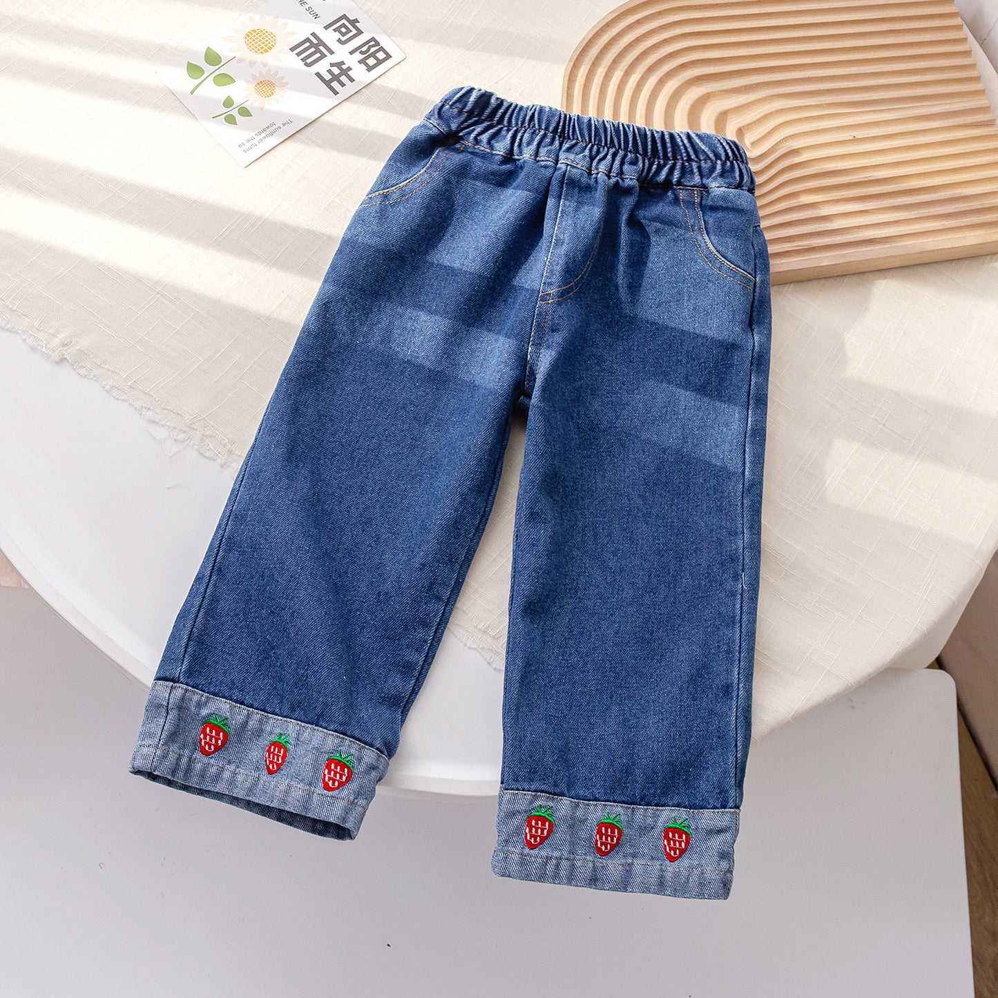بنطلون جينز بناتي كفة فراولة