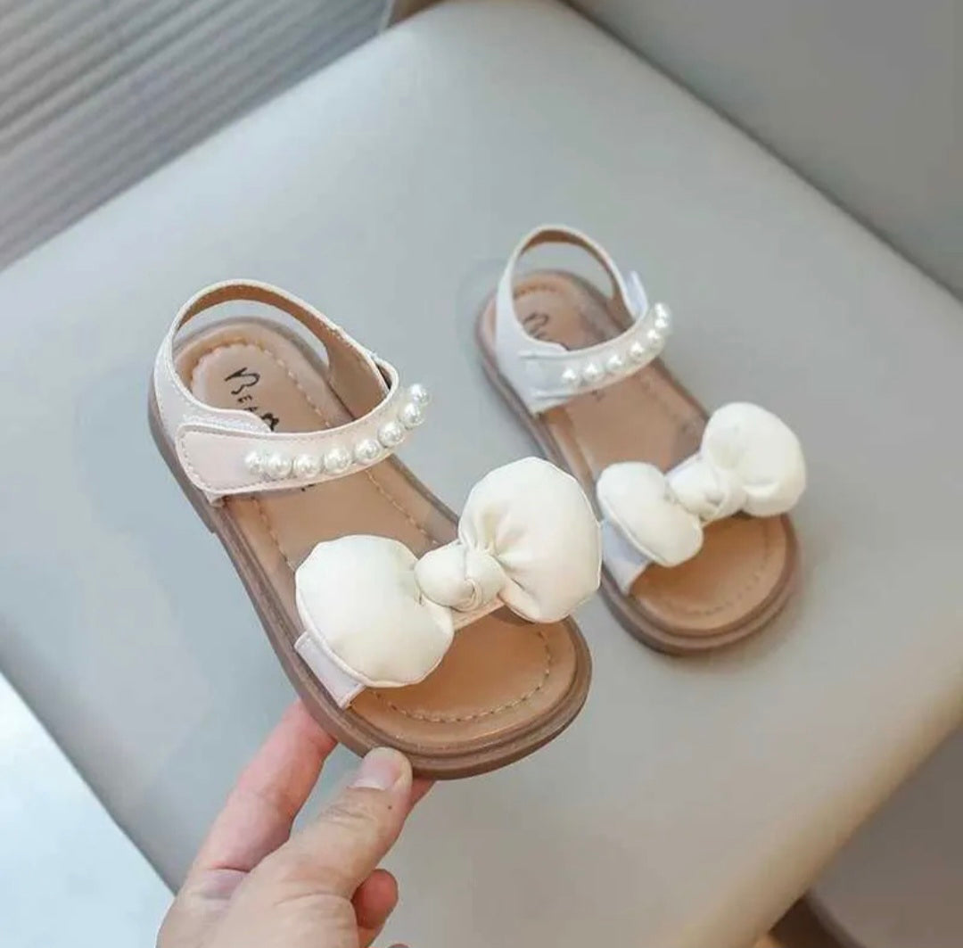 صندل فيونكة اوف وايت