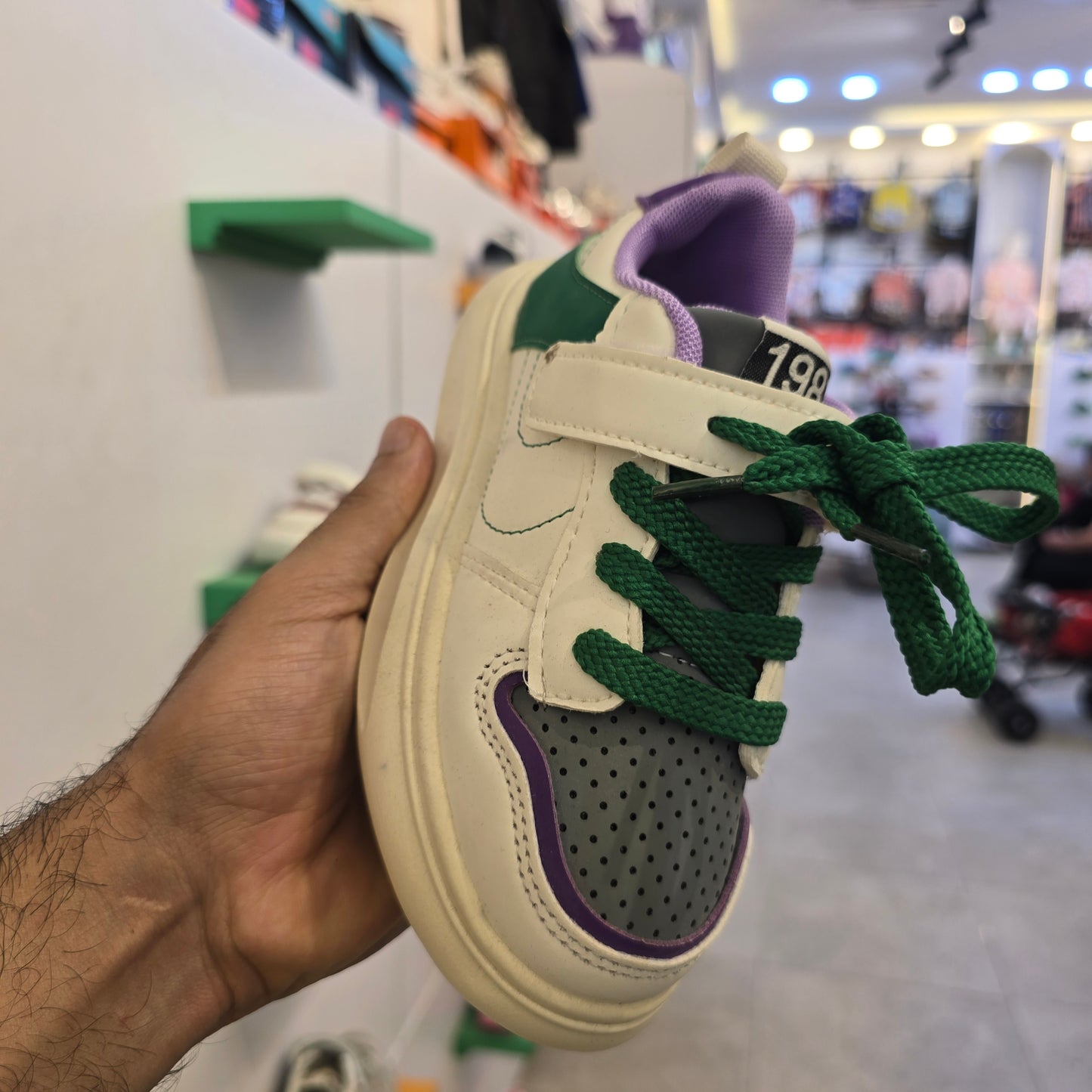 حذغء اخضر وبنفسجي وابيض