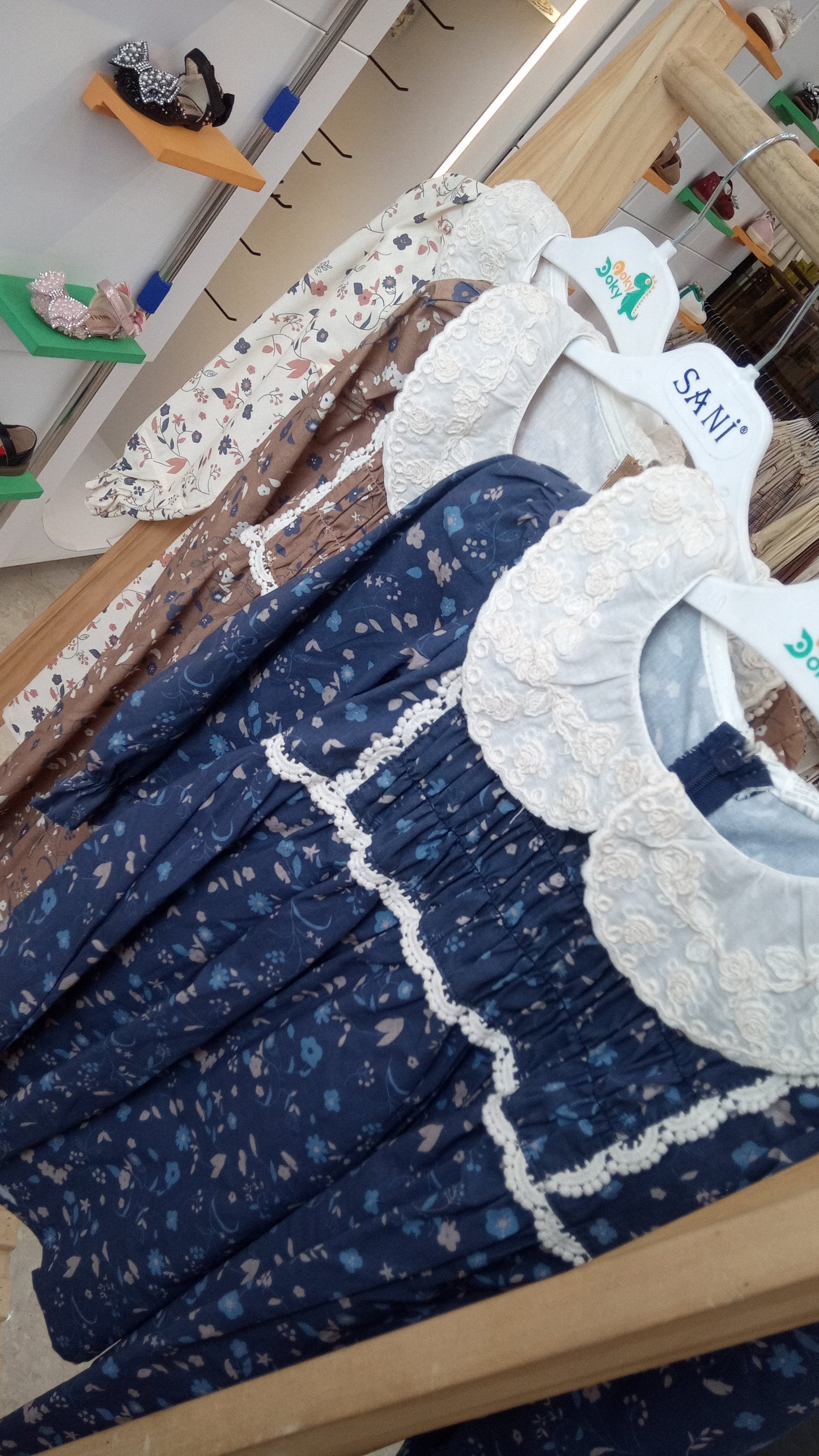 فستان بناتي بثلاث الوان