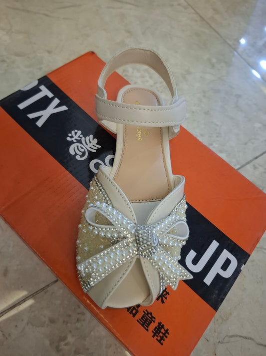 حذاء بناتي بيجي